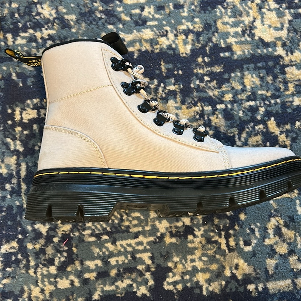 Women’s Dr Martens - Picture 4 of 8